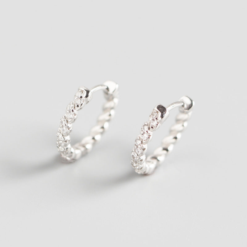 Pendientes de moda con hebilla de oreja salvaje con temperamento de diamante sinuoso y giro geométrico