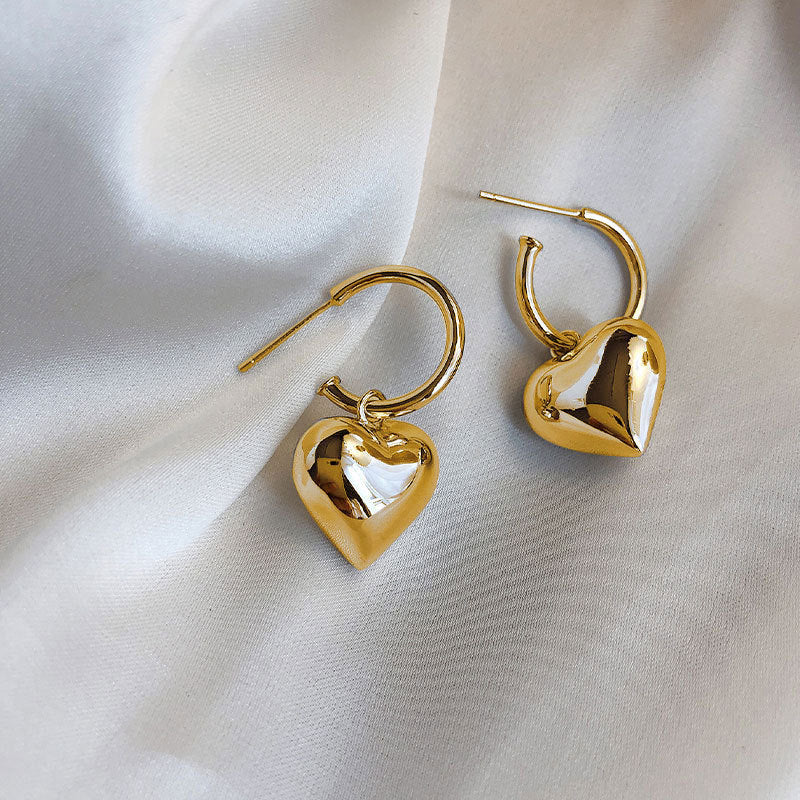 Pendientes de corazón de amor para mujer, nueva moda en línea, círculo de personalidad de moda roja, entrada de temperamento coreano, gancho de oreja de estilo frío Lux