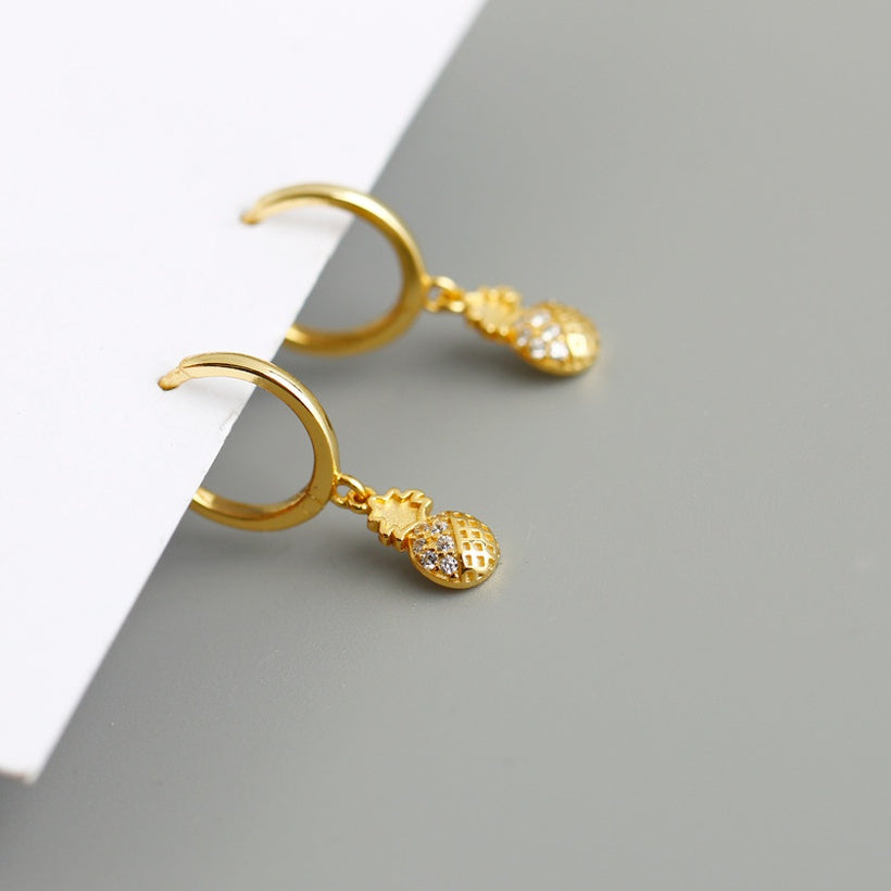 2021 Nuevo clip de oreja transfronterizo europeo y americano Moda de lujo asequible Diamond PineappleShaped J Moda Pendientes de botón simples Accesorios de clip de oreja