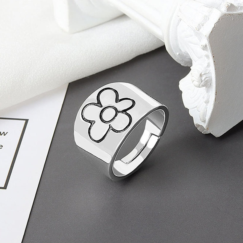 Anillo de flor de margarita brillante simple con personalidad Anillo pequeño y fresco