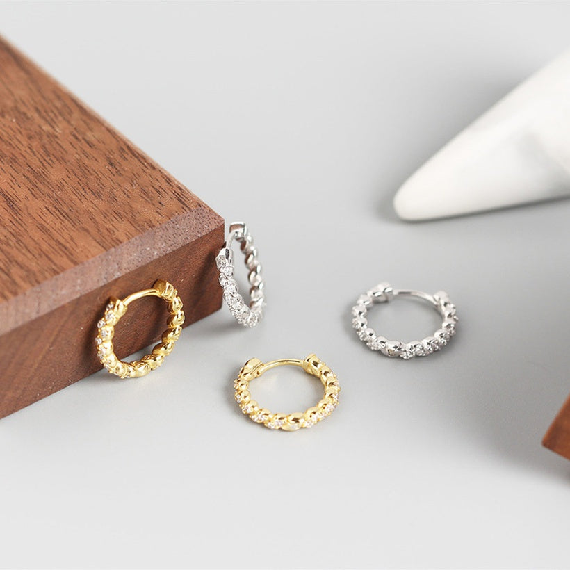 Pendientes de moda con hebilla de oreja salvaje con temperamento de diamante sinuoso y giro geométrico