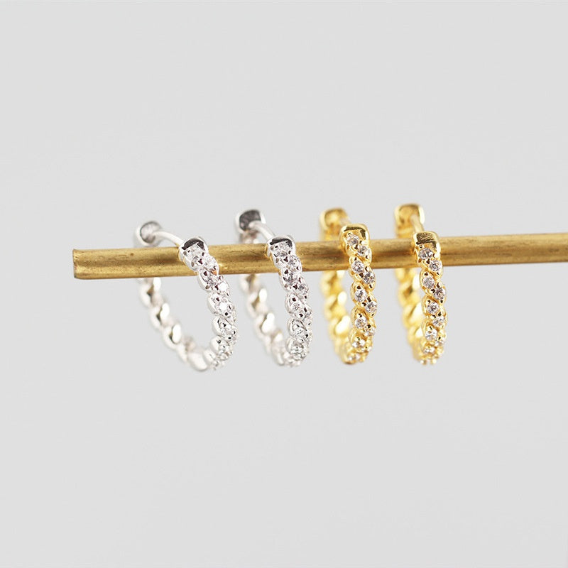 Pendientes de moda con hebilla de oreja salvaje con temperamento de diamante sinuoso y giro geométrico