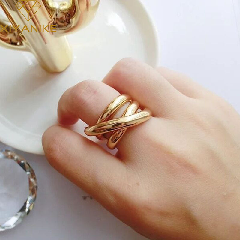 Anillo de cuerda simple brillante estilo exquisito anillo de oro laminado exquisito personalidad