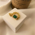 Exquisito anillo de cadena de latón retro con incrustaciones de esmeraldas francesas