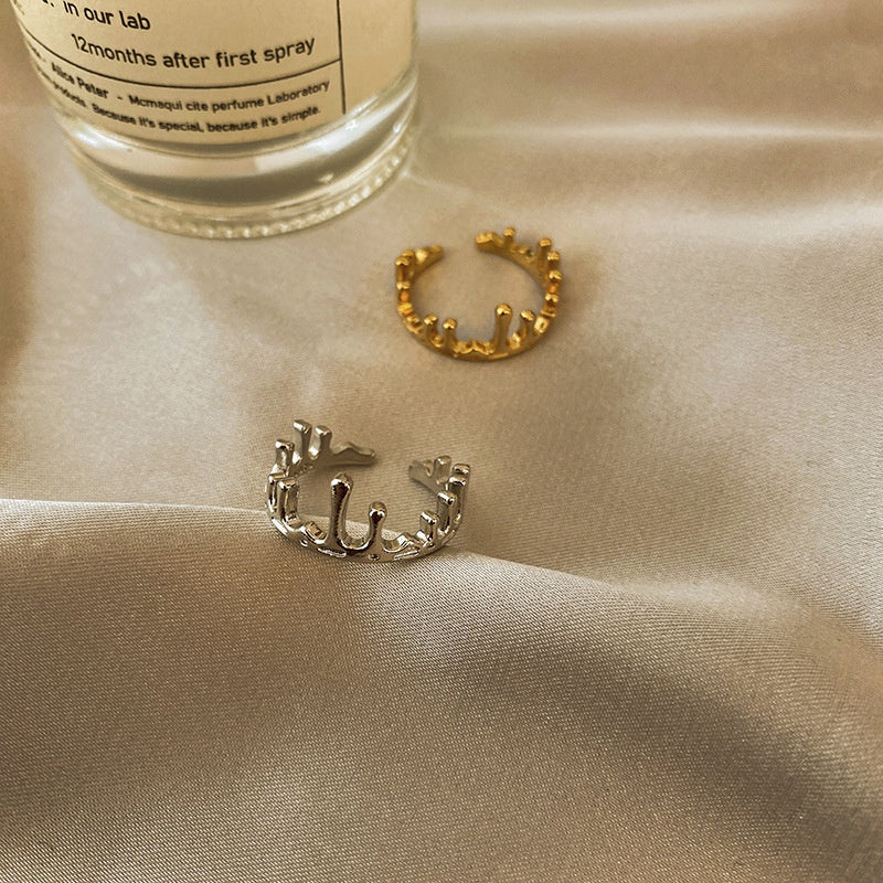 Versión coreana del anillo de dedo irregular ajustable con apertura en forma de corona
