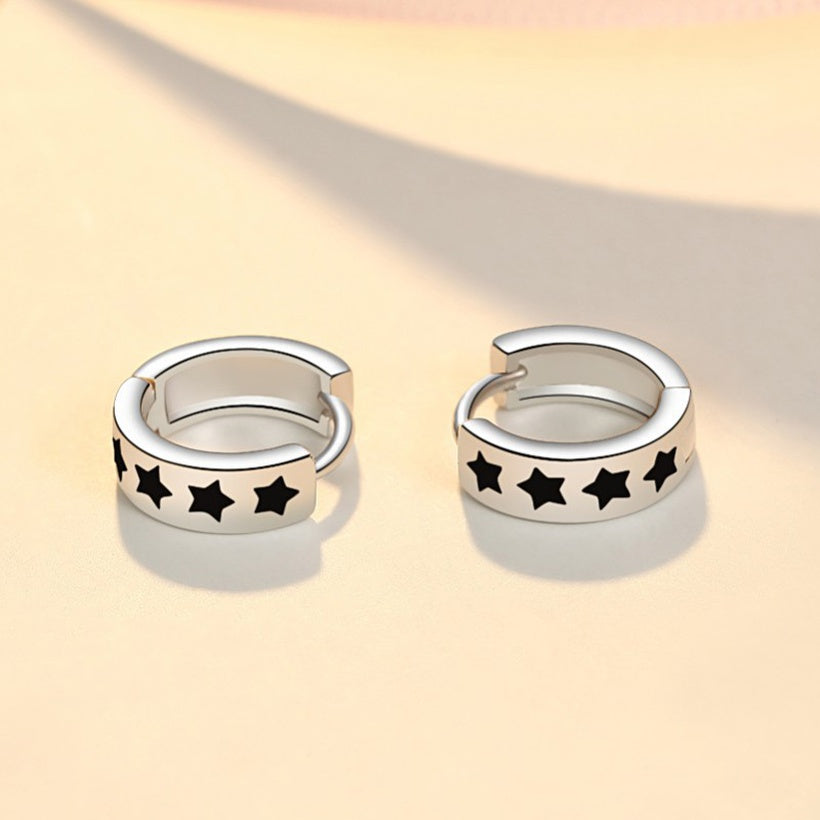 Pendientes de pentagrama negro Pendientes para hombre y para mujer Nueva luz Lujo Estilo frío Personalidad Pendientes de botón de epoxi