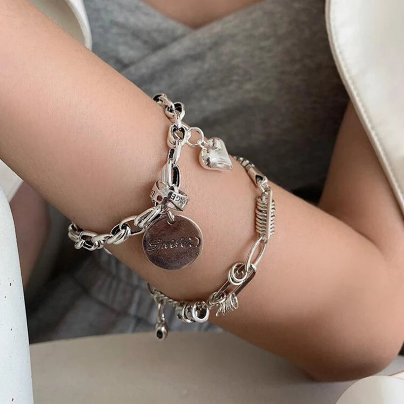 2021 nuevo lingote Retro corazón desgastado pulsera mujer Ins SpecialInterest diseño redondo marca estudiante estilo frío Simple