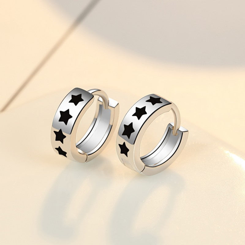 Pendientes de pentagrama negro Pendientes para hombre y para mujer Nueva luz Lujo Estilo frío Personalidad Pendientes de botón de epoxi