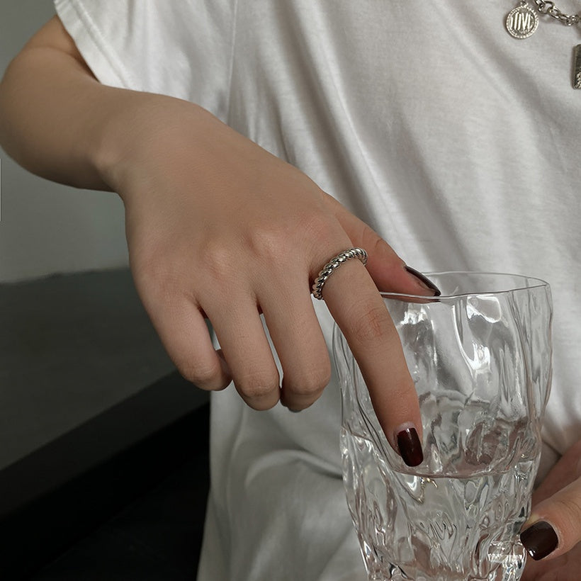 Estilo coreano Simple Twist Simple pulsera anillo femenino Ins estilo frío moda AllMatch índice anillo de dedo adorno abierto