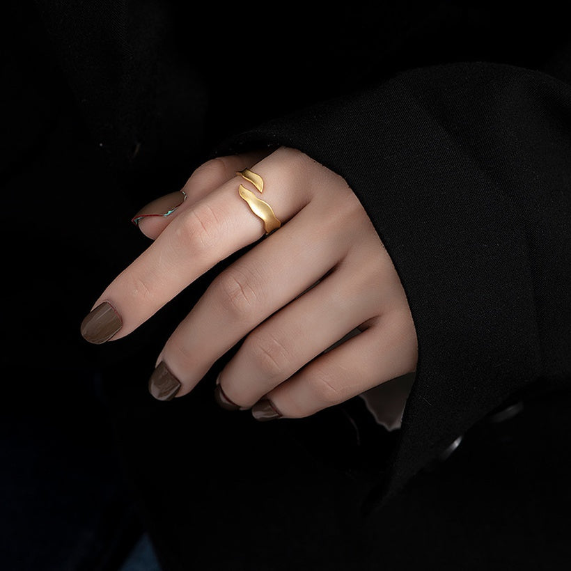 Anillo de nueva ola de estilo japonés y coreano para mujer, minimalista, creativo, para estudiantes, pareja, anillo de dedo índice, joyería de influencia en línea de tendencia