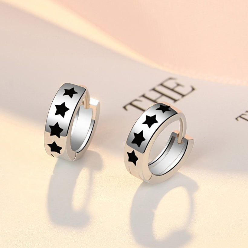 Pendientes de pentagrama negro Pendientes para hombre y para mujer Nueva luz Lujo Estilo frío Personalidad Pendientes de botón de epoxi