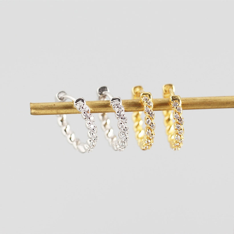 Pendientes de moda con hebilla de oreja salvaje con temperamento de diamante sinuoso y giro geométrico