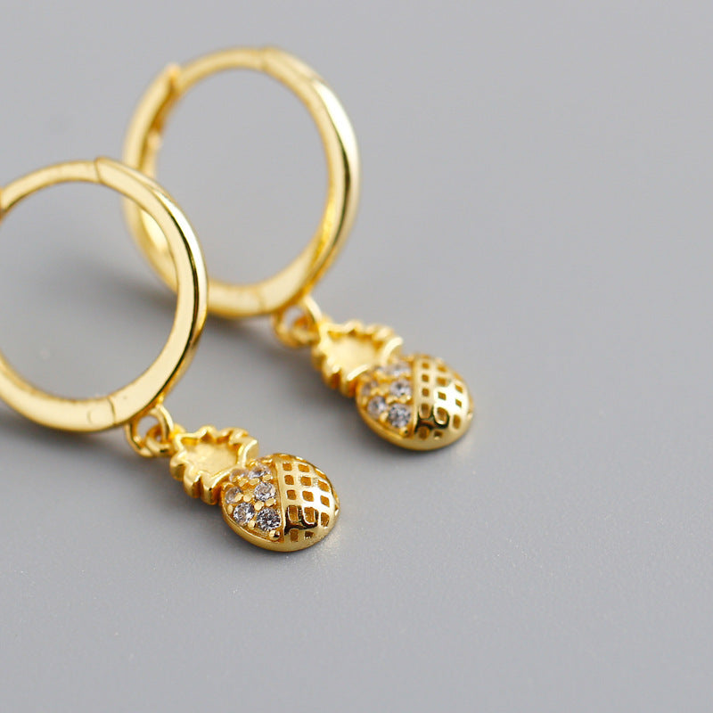 2021 Nuevo clip de oreja transfronterizo europeo y americano Moda de lujo asequible Diamond PineappleShaped J Moda Pendientes de botón simples Accesorios de clip de oreja
