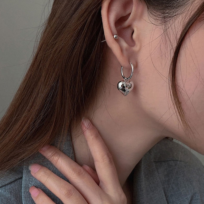 Pendientes de corazón de amor para mujer, nueva moda en línea, círculo de personalidad de moda roja, entrada de temperamento coreano, gancho de oreja de estilo frío Lux