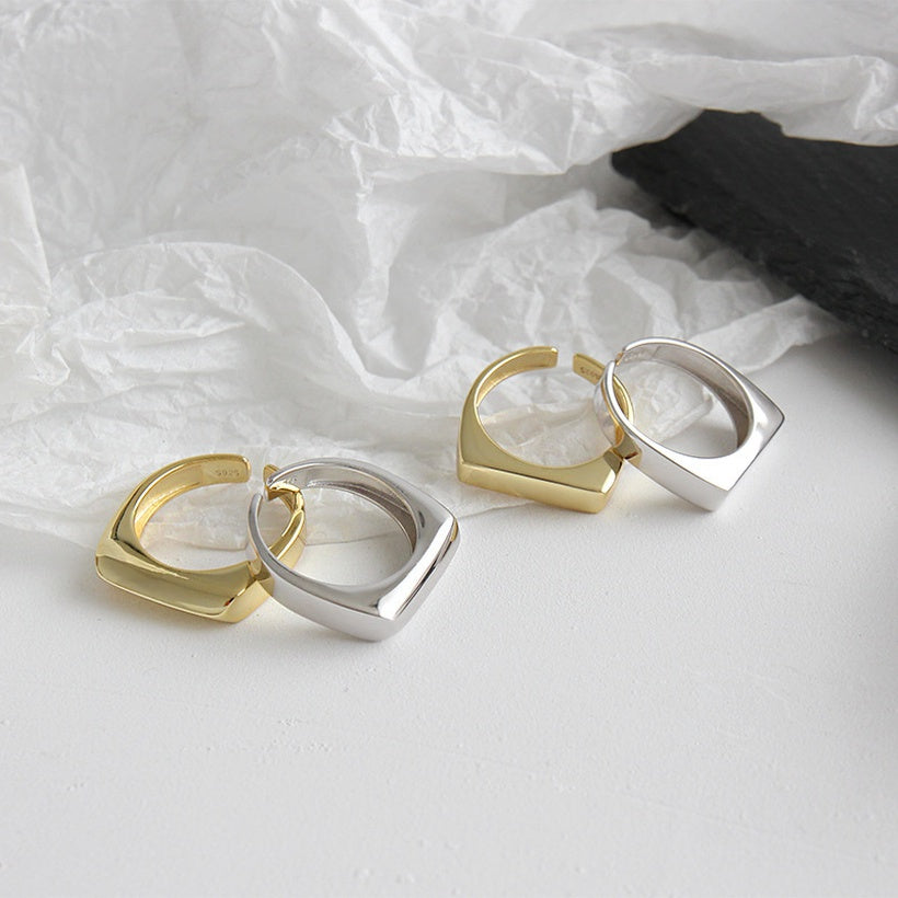 Anillo abierto de bisel de personalidad simple de anillo brillante plano de moda coreana